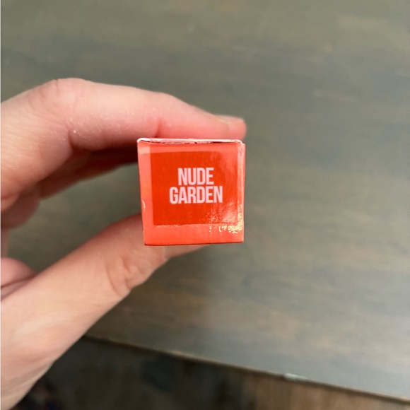 Jeffree Star Supreme Lip Gloss in Nude Garden Full Pigment New in Box - Picture 4 of 5